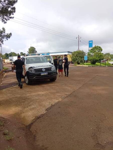 A horas de recuperar la libertad intentó robar en un camión: huyó por las alcantarillas y fue detenido por policías A horas de recuperar la libertad intentó robar en un camión: huyó por las alcantarillas y fue detenido por policías imagen-3