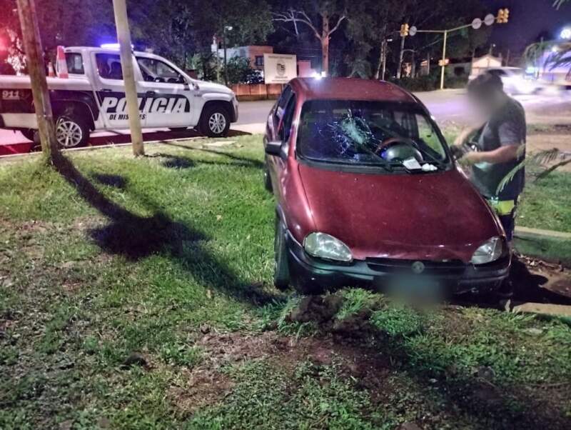 Doble despiste vehicular en Posadas, uno de los conductores huyó imagen-8