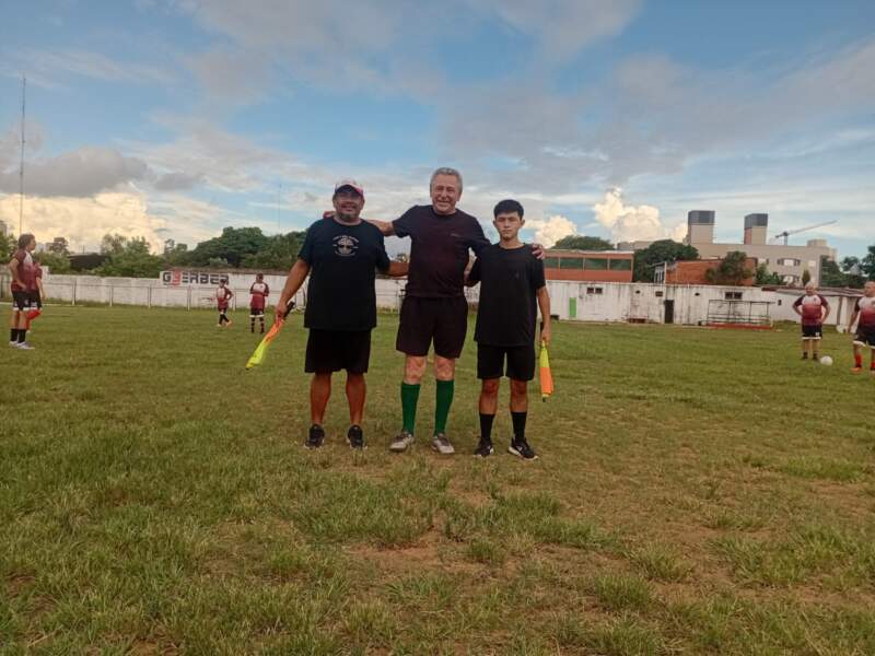 Veteranos del Club Brown, Palomas de María Morínigo y Villa Lanús protagonizaron un partido solidario a beneficio de niños del barrio Yacyretá imagen-2