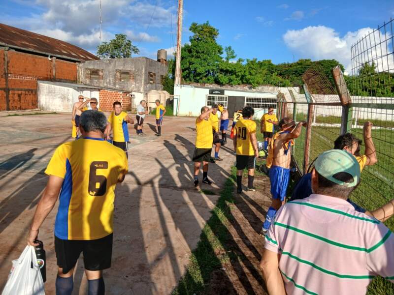 Veteranos del Club Brown, Palomas de María Morínigo y Villa Lanús protagonizaron un partido solidario a beneficio de niños del barrio Yacyretá imagen-12