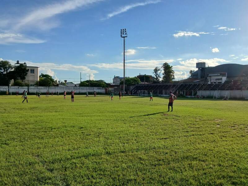 Veteranos del Club Brown, Palomas de María Morínigo y Villa Lanús protagonizaron un partido solidario a beneficio de niños del barrio Yacyretá imagen-10