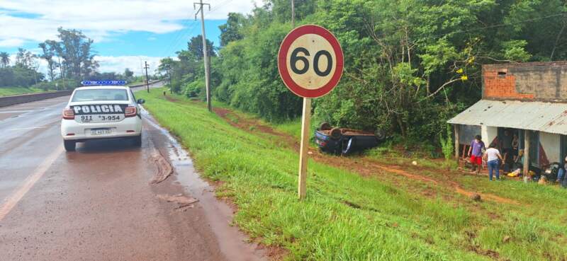 Santa Inés: despiste de un automóvil dejó un lesionado leve 3 Santa Inés: despiste de un automóvil dejó un lesionado leve imagen-2