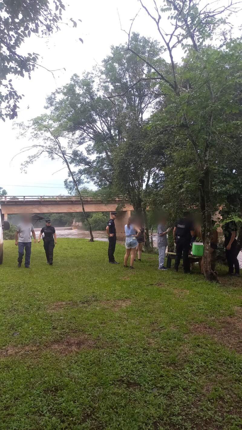 Buscan a un joven de 21 años que habría desaparecido en aguas del arroyo Ñacanguazú imagen-12