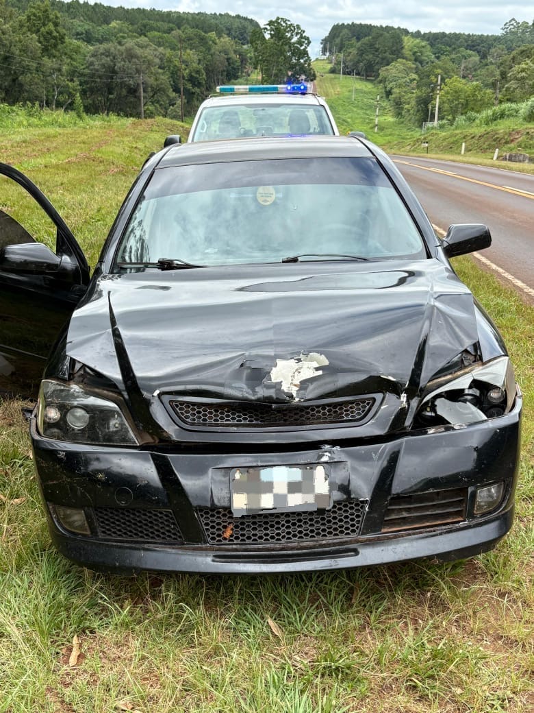 Conductor alcoholizado chocó un auto estacionado y fue demorado junto a su acompañante en Capioví 5 Conductor alcoholizado chocó un auto estacionado y fue demorado junto a su acompañante en Capioví imagen-4