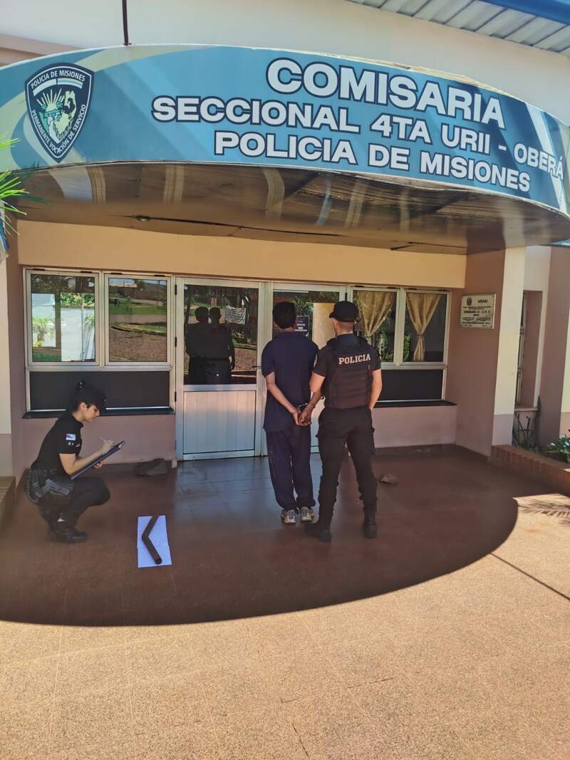 Amenazó de muerte a su madre y a su hija tras destrozar la vivienda: fue detenido en Oberá Amenazó de muerte a su madre y a su hija tras destrozar la vivienda: fue detenido en Oberá imagen-1