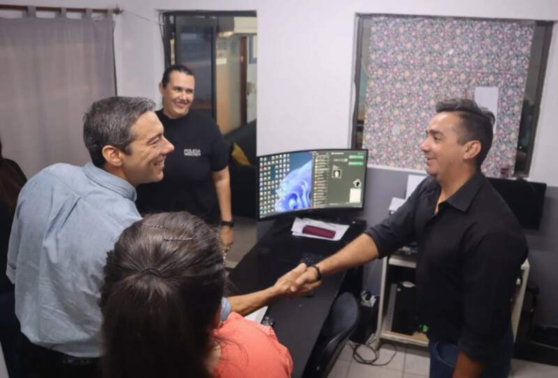 Ministro Pérez recorrió la sede de Cibercrimen y evaluó despliegue operativo imagen-12