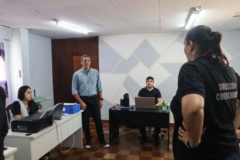 Ministro Pérez recorrió la sede de Cibercrimen y evaluó despliegue operativo imagen-10