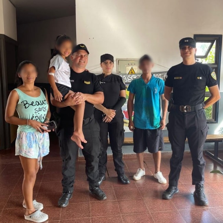 Posadas: Policías reanimaron a una niña con problemas respiratorios dentro de una patrulla, camino al hospital imagen-2