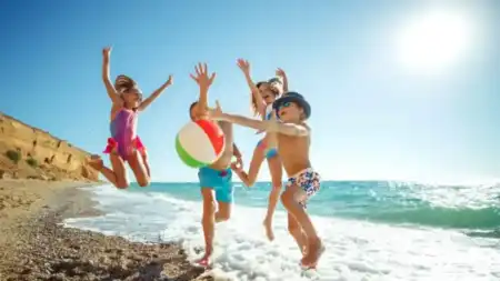 Golpes de calor, gastroenteritis y vacunas: recomendaciones para cuidar la salud infantil durante el verano Golpes de calor, gastroenteritis y vacunas: recomendaciones para cuidar la salud infantil durante el verano imagen-38