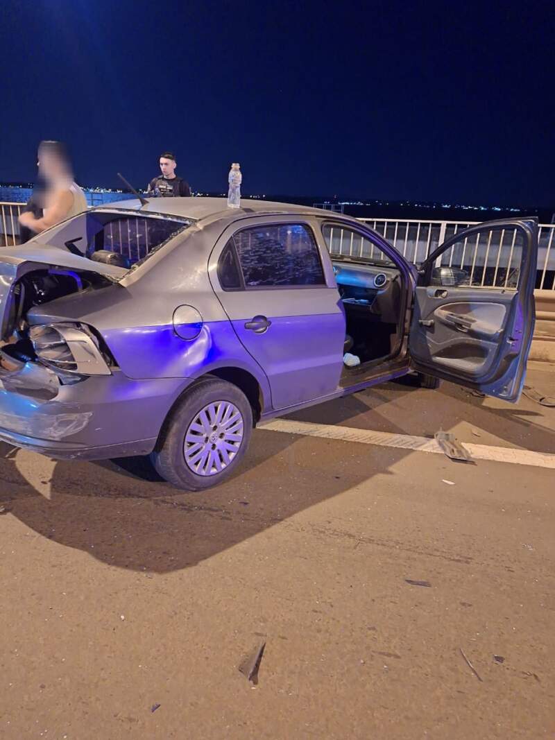 Colisión entre dos automóviles en el acceso sur: un conductor fue trasladado al hospital imagen-2
