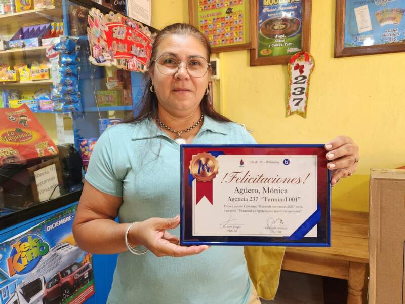 De Itaembé Miní al podio: Mónica Agüero y la Agencia 237, premiadas por su trabajo en equipo en el concurso "Encendé tus ventas" imagen-11