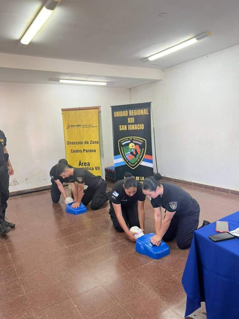 Salud Pública refuerza la prevención en la zona Centro Paraná con una capacitación en Reanimación Cardio Pulmonar imagen-36