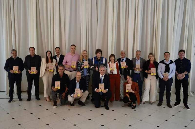 Aprobaron el aumento salarial para altos funcionarios del Gobierno, pero no aplicará para Milei y Villarruel imagen-13