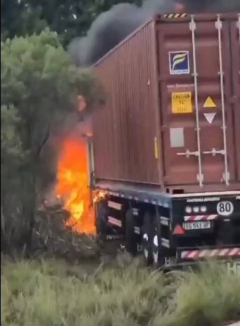 Tragedia en la Ruta Nacional 14: un muerto tras choque frontal entre un auto y un camión imagen-9