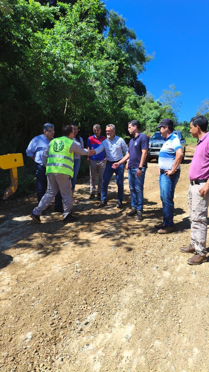 Vialidad de Misiones trabaja en caminos vecinales de Colonia Monteagudo imagen-4