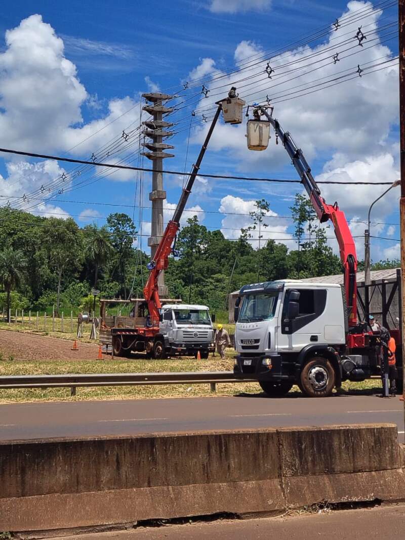 Avanza el montaje de líneas desde la nueva Estación Transformadora de Garupá 5 Avanza el montaje de líneas desde la nueva Estación Transformadora de Garupá imagen-4