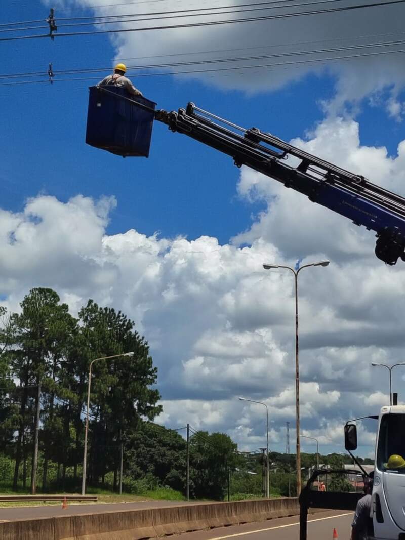 Avanza el montaje de líneas desde la nueva Estación Transformadora de Garupá 7 Avanza el montaje de líneas desde la nueva Estación Transformadora de Garupá imagen-6