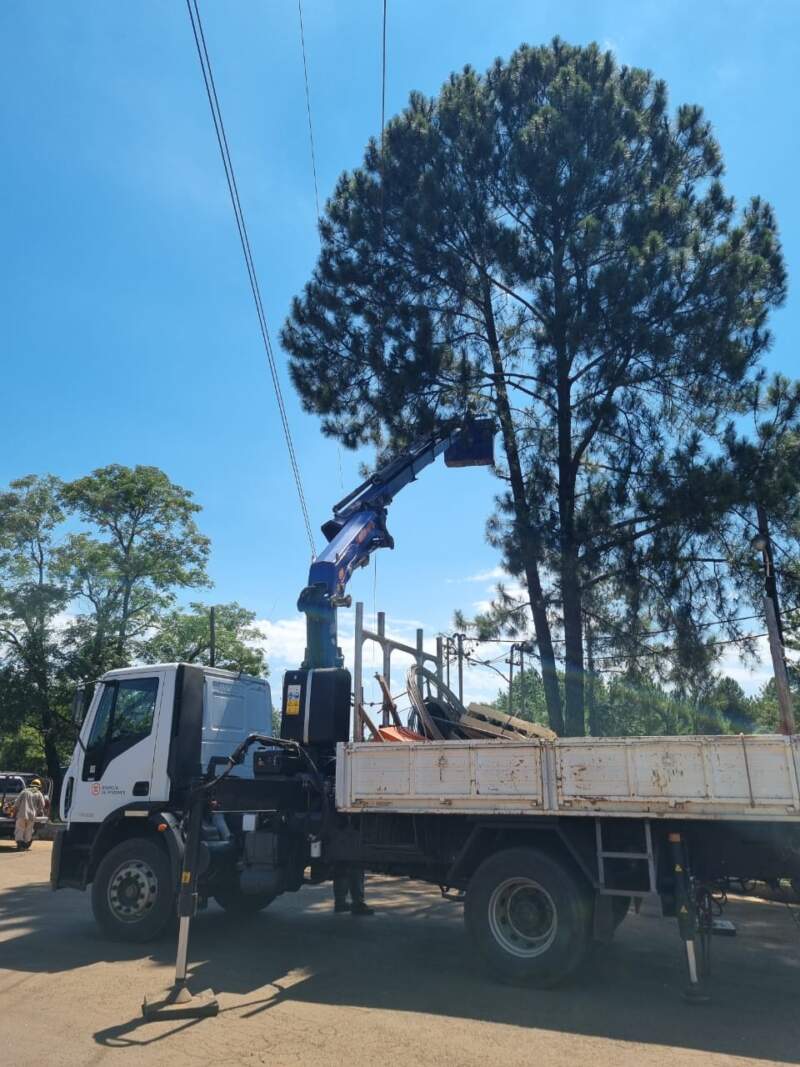 Energía de Misiones: Remodelación de línea troncal “Leoni” mejora el servicio en la localidad Energía de Misiones: Remodelación de línea troncal “Leoni” mejora el servicio en la localidad imagen-1
