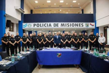 El ministro Marcelo Pérez definió junto a la Policía de Misiones el rumbo de la política de seguridad para 2026 El ministro Marcelo Pérez definió junto a la Policía de Misiones el rumbo de la política de seguridad para 2026 imagen-29