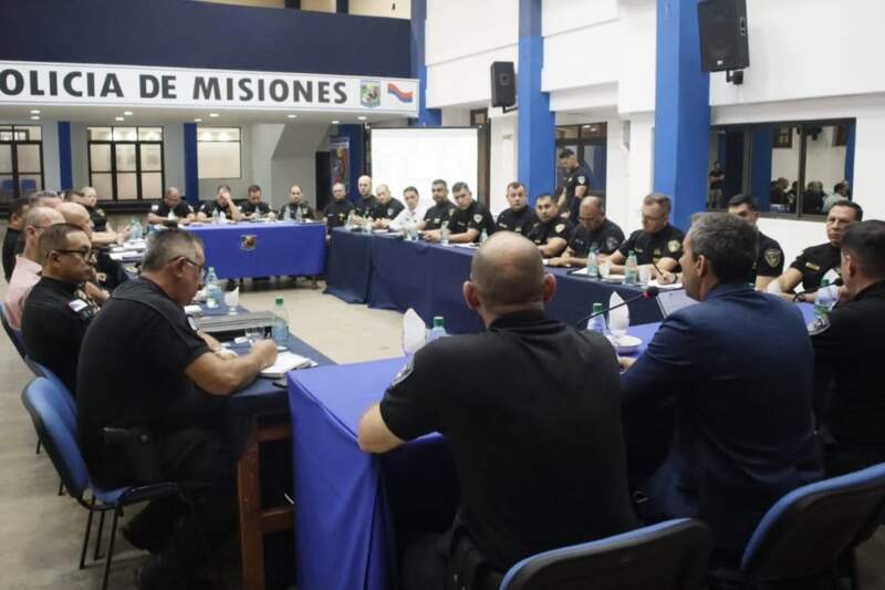 El ministro Marcelo Pérez definió junto a la Policía de Misiones el rumbo de la política de seguridad para 2026 imagen-8
