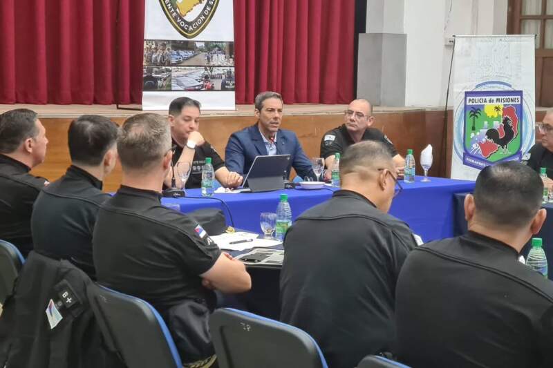 El ministro Marcelo Pérez definió junto a la Policía de Misiones el rumbo de la política de seguridad para 2026 imagen-10