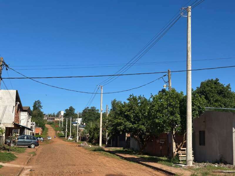 Puerto Iguazú: 200 nuevas columnas de hormigón se instalaron en la red eléctrica en 2025 imagen-4