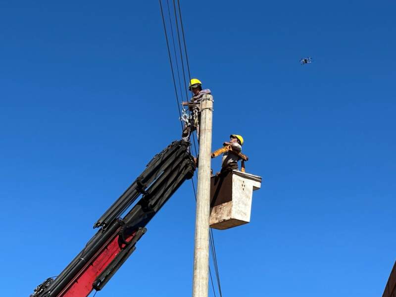 Puerto Iguazú: 200 nuevas columnas de hormigón se instalaron en la red eléctrica en 2025 imagen-2