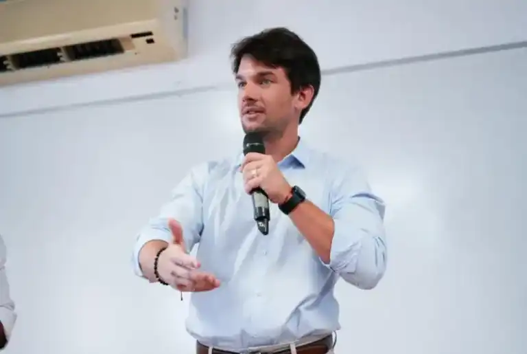 “Participar es animarse a opinar”: el Vicegobernador Lucas Romero Spinelli habló del recambio generacional y la nueva forma de hacer política en Misiones imagen-13