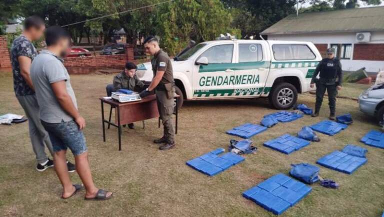Un agricultor intentó escapar de un control vial con más de 193 kilos de marihuana imagen-37