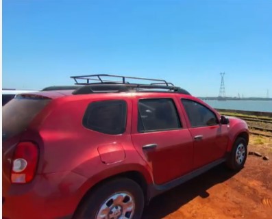 Turistas santafesinos denuncian robo de sus pertenencias del interior del vehículo que dejaron estacionado en el playón del tren internacional imagen-11