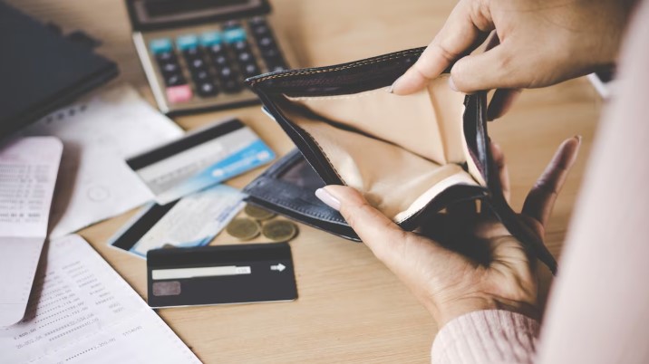 Ante el aumento de clientes con pagos atrasados, bancos recortan límites en las tarjetas y refinancian deudas imagen-6