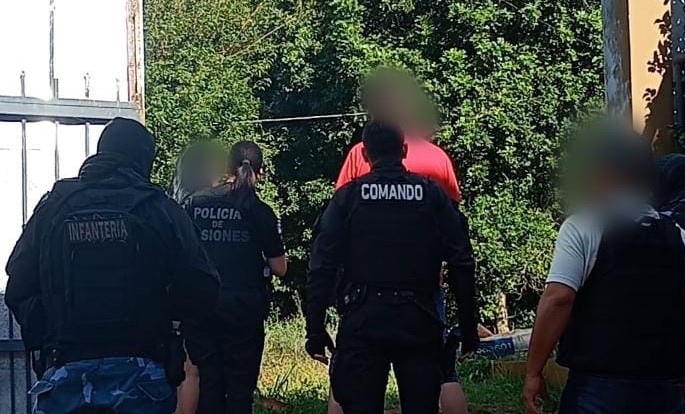 Amenazó con disparos y usaba identidad falsa: terminó detenido tras un allanamiento en Oberá imagen-9