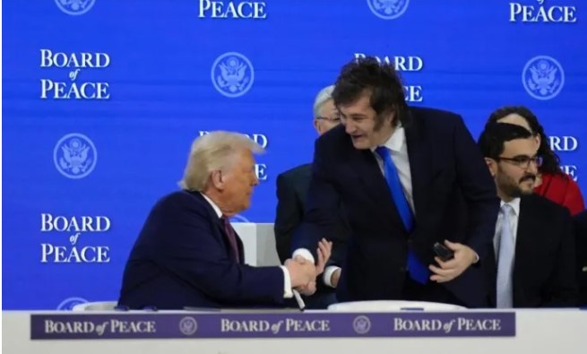 Javier Milei firmó la integración de la Argentina al Consejo de Paz de Donald Trump 3 Javier Milei firmó la integración de la Argentina al Consejo de Paz de Donald Trump imagen-2