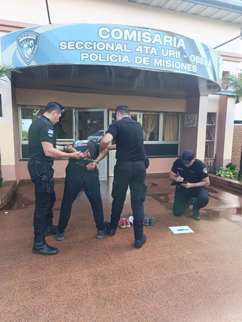 Robaron ahorros familiares y fueron identificados por cámaras: un detenido en Oberá imagen-12