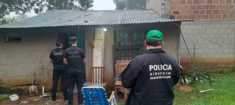 Robo armado a un aserradero en Candelaria: siete allanamientos simultáneos, secuestro de dinero y dos detenidos tras un amplio operativo policial 7 Robo armado a un aserradero en Candelaria: siete allanamientos simultáneos, secuestro de dinero y dos detenidos tras un amplio operativo policial imagen-6