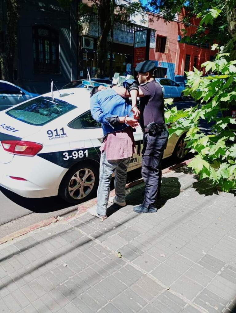 Una gresca con arma blanca dejó un hombre lesionado y el sospechoso fue detenido en Posadas imagen-33
