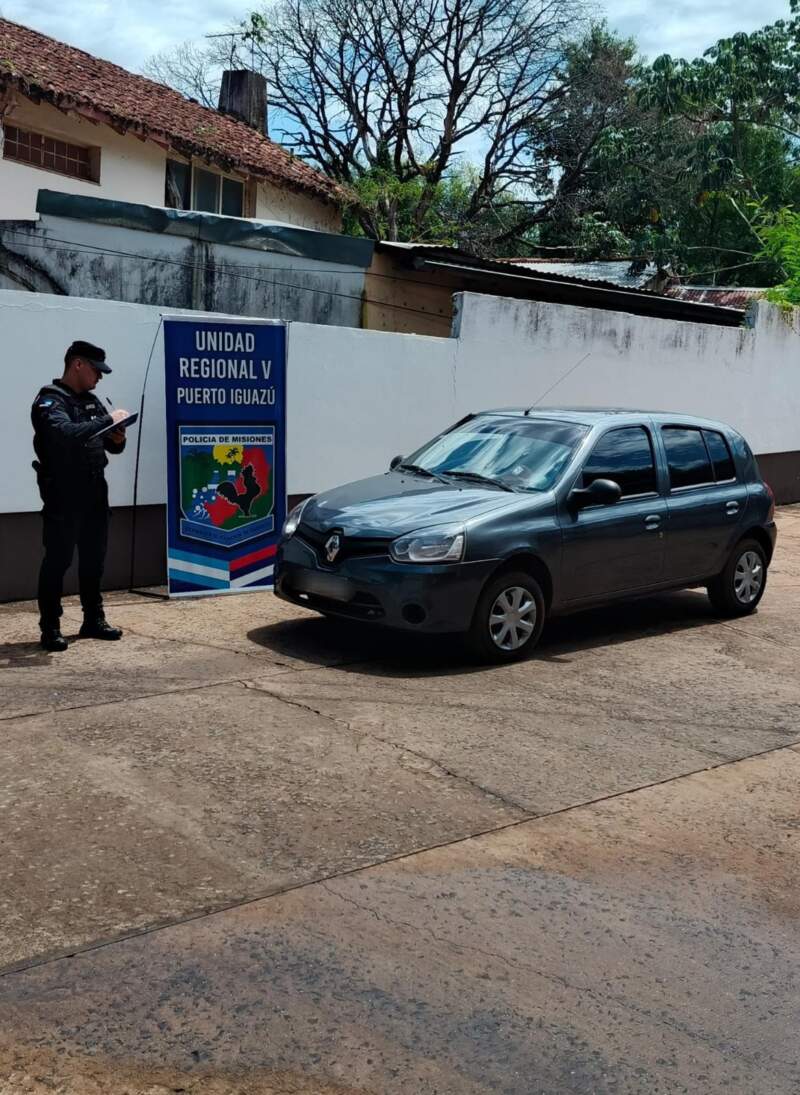 Robo de dólares y reales: fue detenido el delincuente "Cangrejo" en Puerto Iguazú tras comprarse un auto con el botín 3 Robo de dólares y reales: fue detenido el delincuente "Cangrejo" en Puerto Iguazú tras comprarse un auto con el botín imagen-2