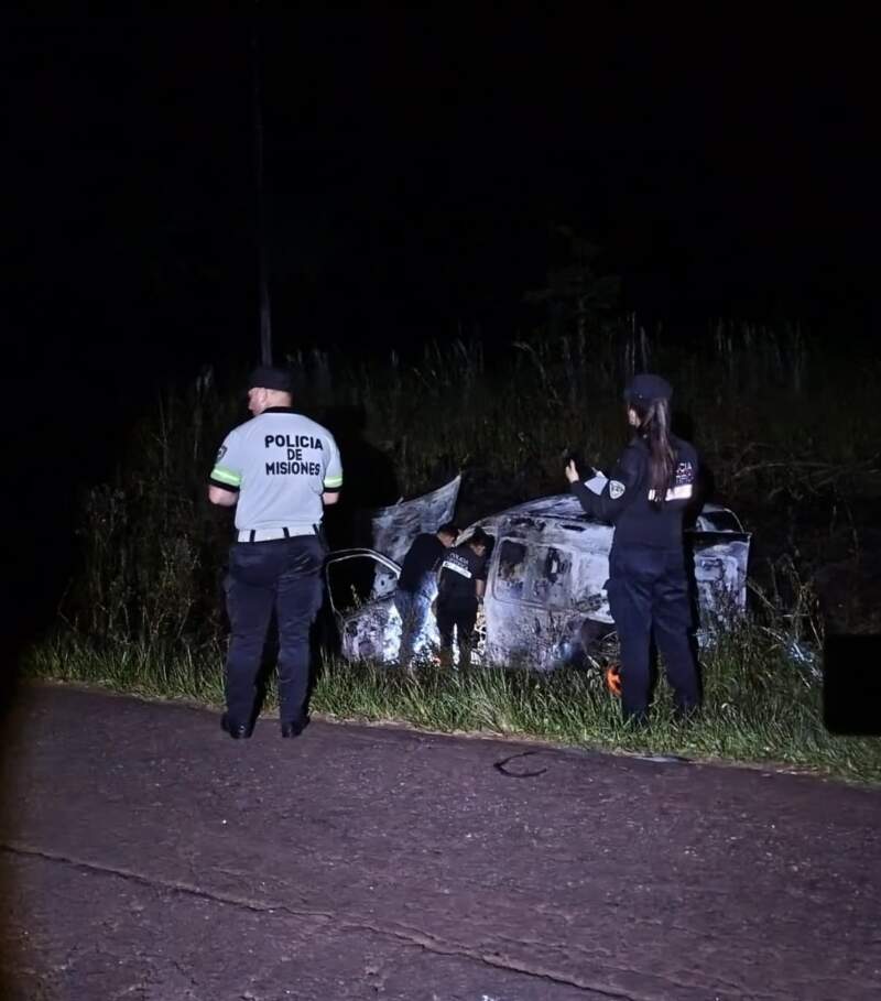 Itacaruaré: Un conductor murió atrapado tras despistar e incendiarse su vehículo 3 Itacaruaré: Un conductor murió atrapado tras despistar e incendiarse su vehículo imagen-2