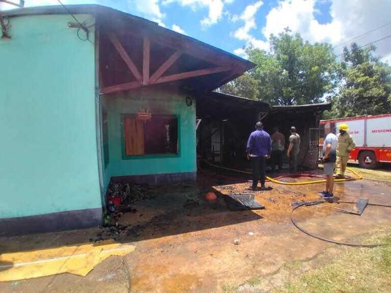 Susto en el barrio Miguel de Güemes, de Posadas: incendio causó daños en una vivienda imagen-25