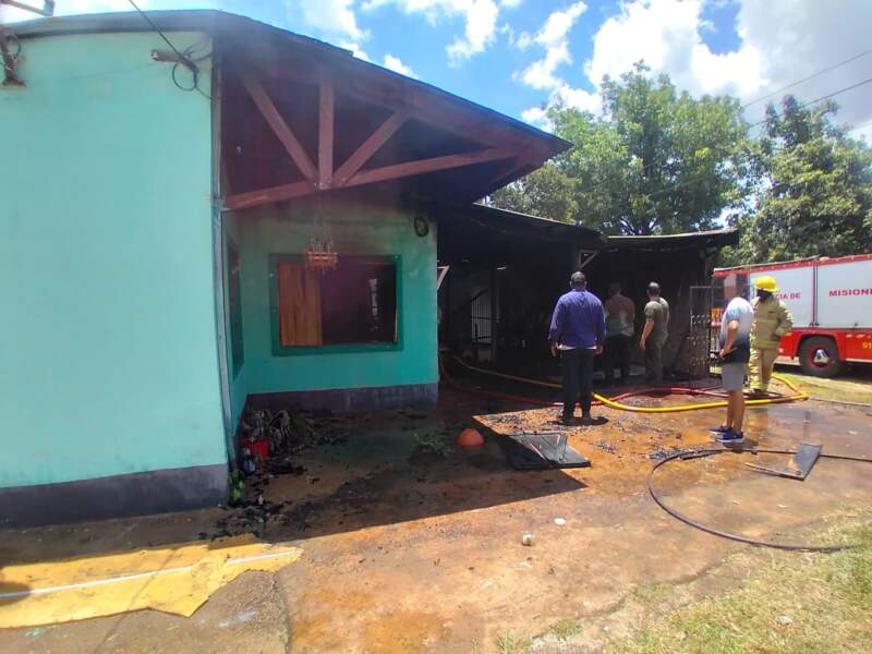 Susto en el barrio Miguel de Güemes, de Posadas: incendio causó daños en una vivienda imagen-9