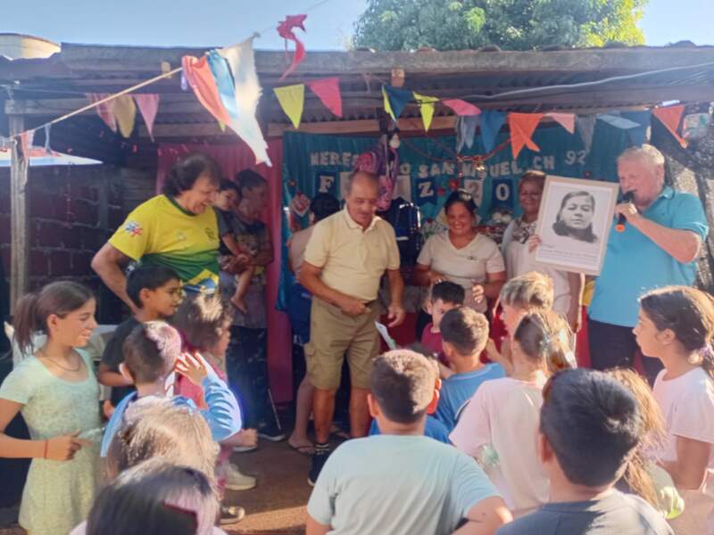 Con todo éxito se celebró la fiesta de los Reyes Magos de María Morínigo en el barrio Yacyretá imagen-16