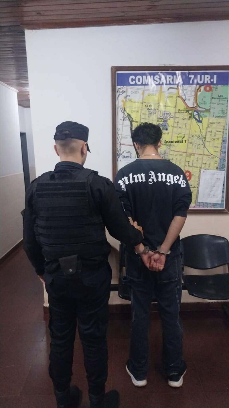 Fuerte presencia policial nocturna en Posadas: cinco mayores y un adolescente arrestados cuando intentaban delinquir 3 Fuerte presencia policial nocturna en Posadas: cinco mayores y un adolescente arrestados cuando intentaban delinquir imagen-2