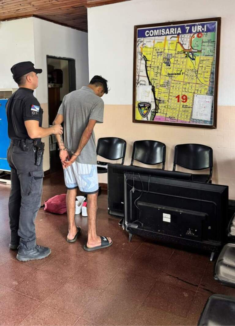 Fuerte presencia policial nocturna en Posadas: cinco mayores y un adolescente arrestados cuando intentaban delinquir imagen-50