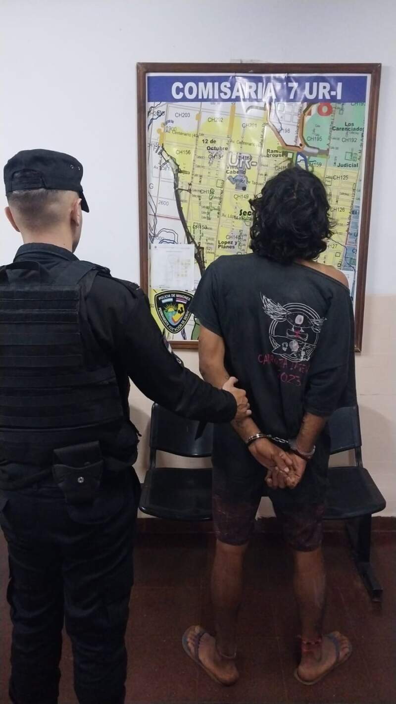 Fuerte presencia policial nocturna en Posadas: cinco mayores y un adolescente arrestados cuando intentaban delinquir 5 Fuerte presencia policial nocturna en Posadas: cinco mayores y un adolescente arrestados cuando intentaban delinquir imagen-4