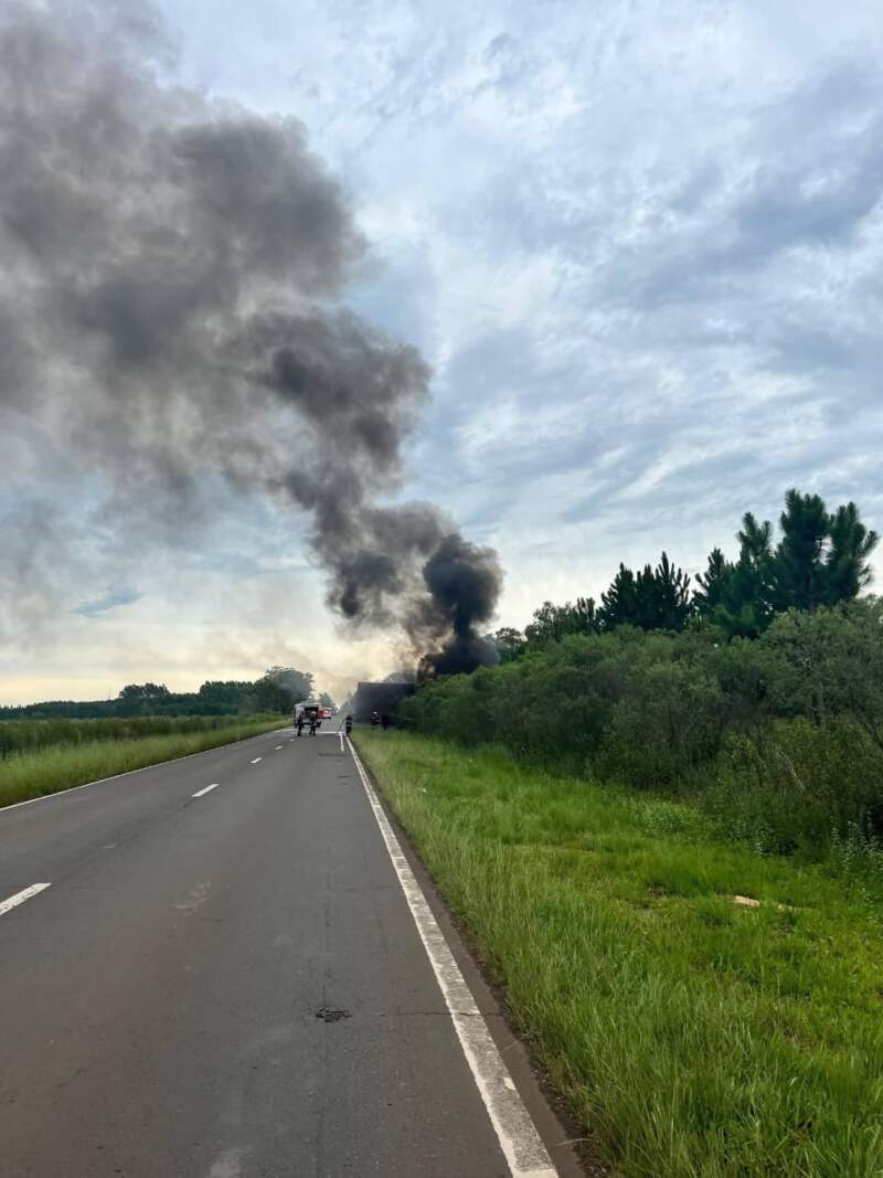 Tragedia en la Ruta Nacional 14: un muerto tras choque frontal entre un auto y un camión 3 Tragedia en la Ruta Nacional 14: un muerto tras choque frontal entre un auto y un camión imagen-2