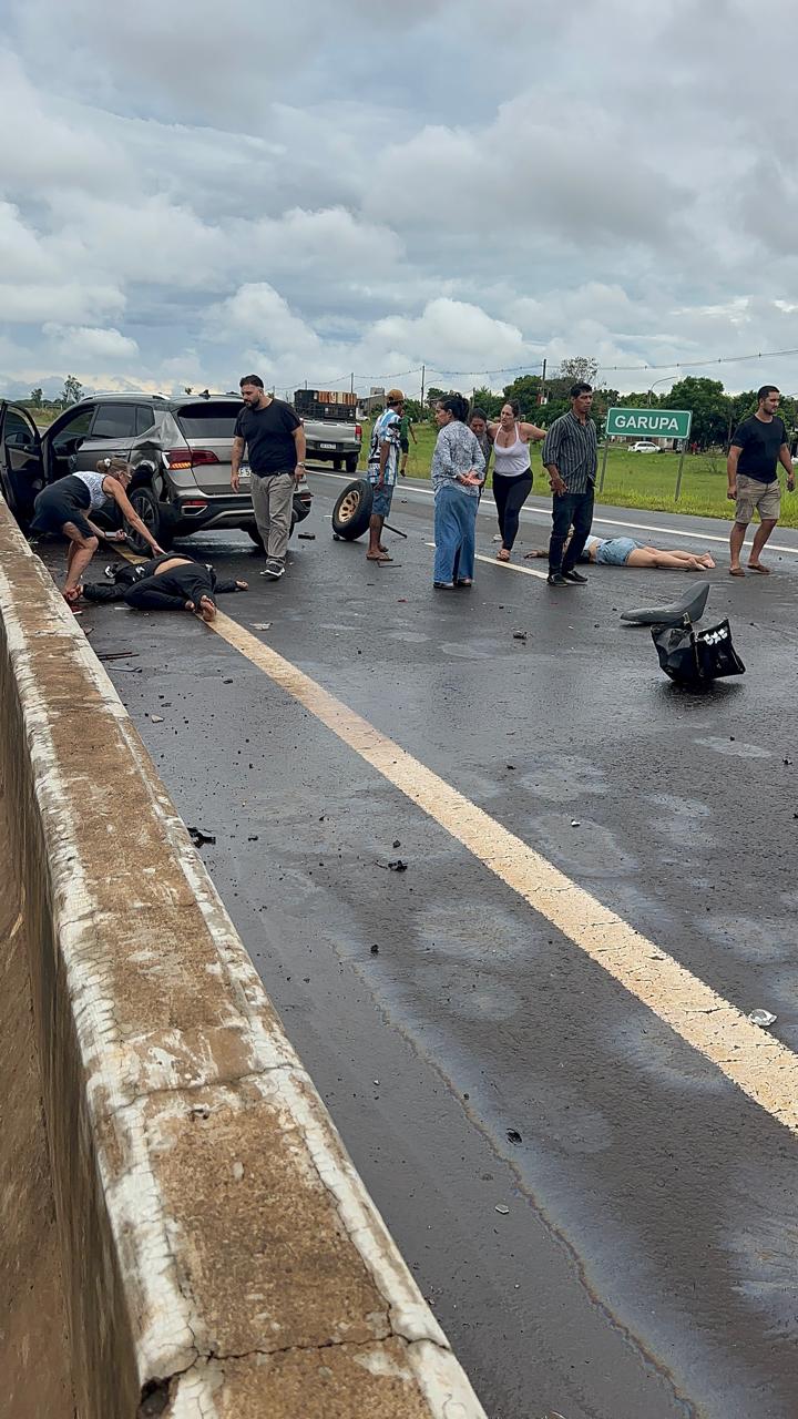 Un siniestro vial múltiple en el Acceso Sur a Garupá dejó varias personas heridas y provocó cortes de tránsito imagen-2