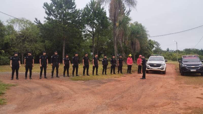 Buscan a un hombre desaparecido tras el vuelco de una canoa en el río Paraná imagen-2