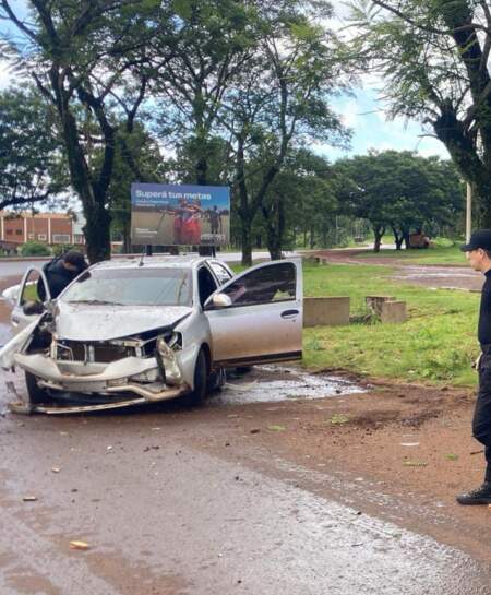 Despiste vehicular dejó dos personas lesionadas en Oberá imagen-11