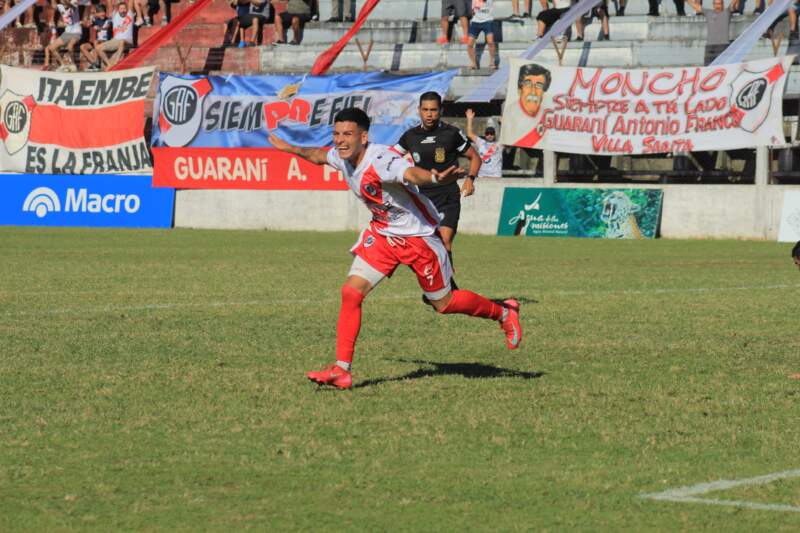 Fútbol: goleada y clasificación para Guaraní imagen-6