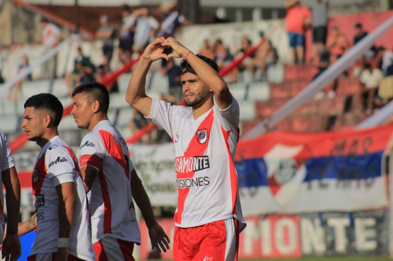 Fútbol: goleada y clasificación para Guaraní imagen-2